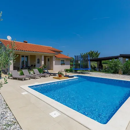 Holiday home Paula - Pul488 By Interhome